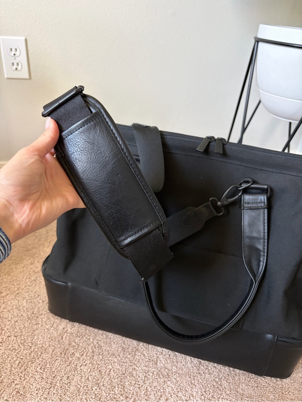 Beis Weekender Travel Bag - Picture 4 of 7
